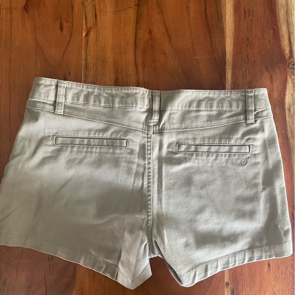 Volcom Shorts - Picture 2 of 3